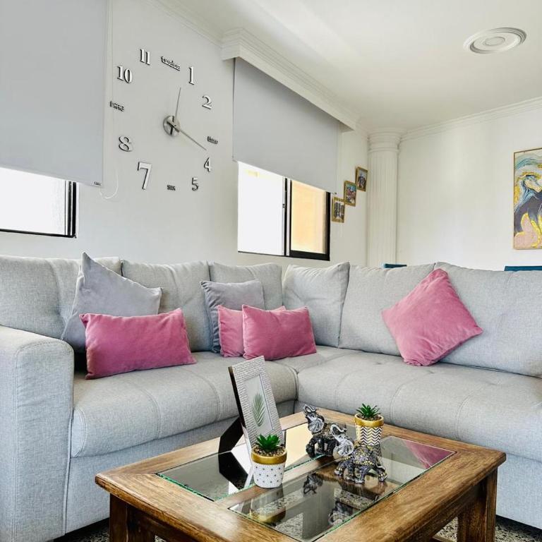 2B Apt in Cartagena with Views, Pool, Wifi and Balcón - Two-Bedroom Apartment - 26