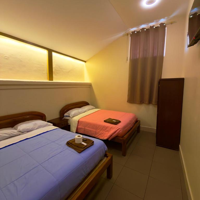 Travel Comfort Quito Tourist Hostel - Double or Twin Room with Private Bathroom - 1