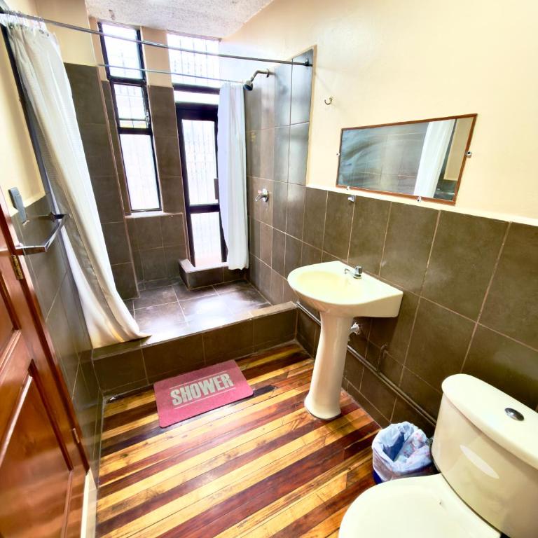 Travel Comfort Quito Tourist Hostel - Double Room with Private Bathroom - 1