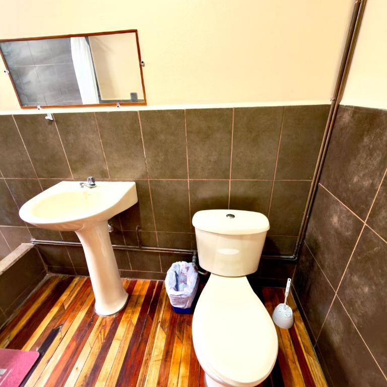 Travel Comfort Quito Tourist Hostel - Double or Twin Room with Private Bathroom - 6