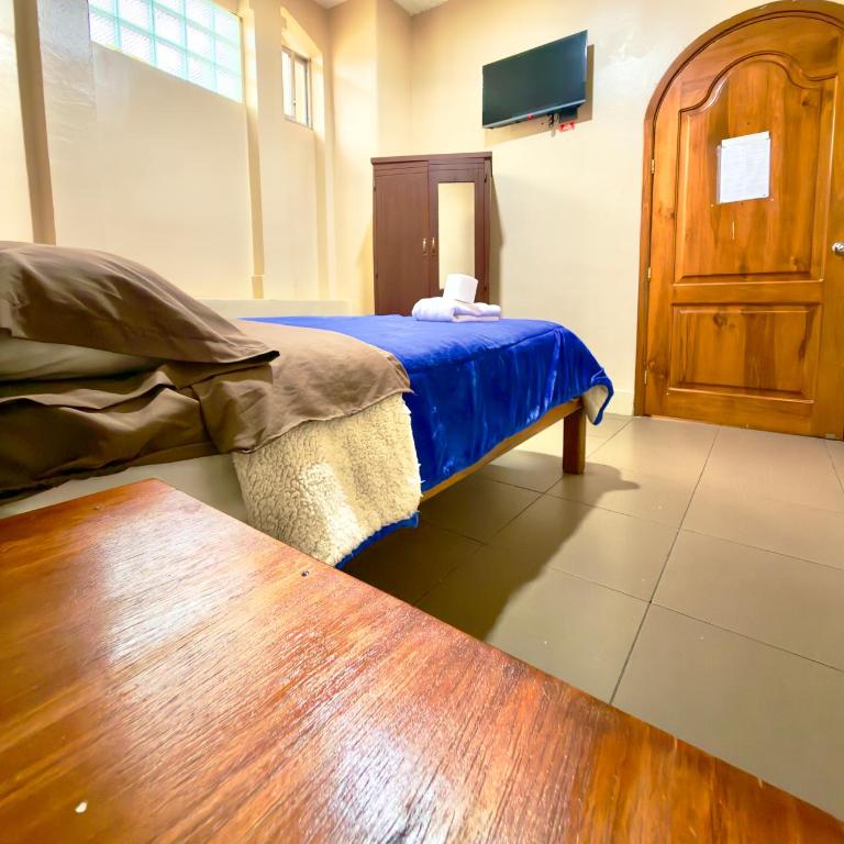 Travel Comfort Quito Tourist Hostel - Double Room with Private Bathroom - 7
