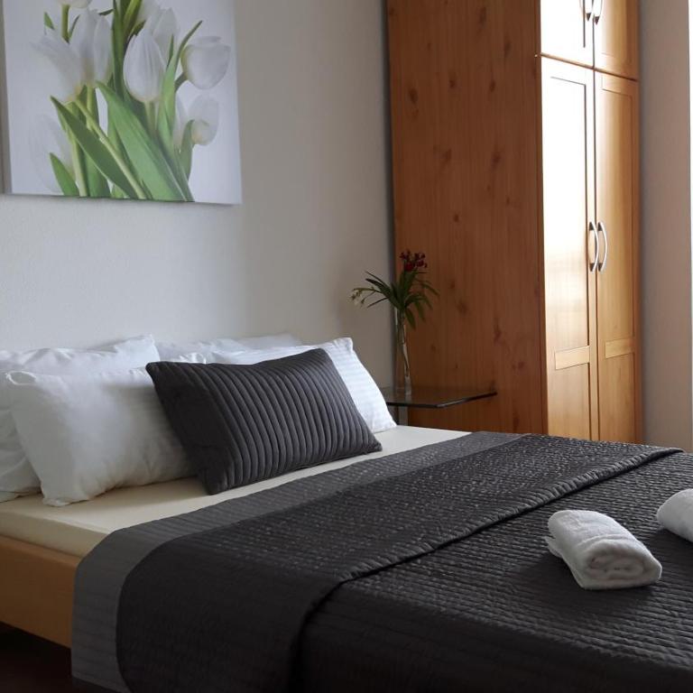 Apartments Sutorina - Classic Double Room with Balcony - 13