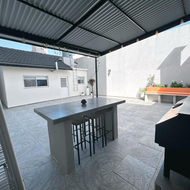 Vivi la comodidad de una casa pensada para vos - One-Bedroom House - 2