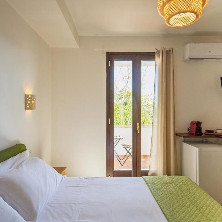 Residence Borgo Latino- Localo - Camera Matrimoniale con Balcone - 4