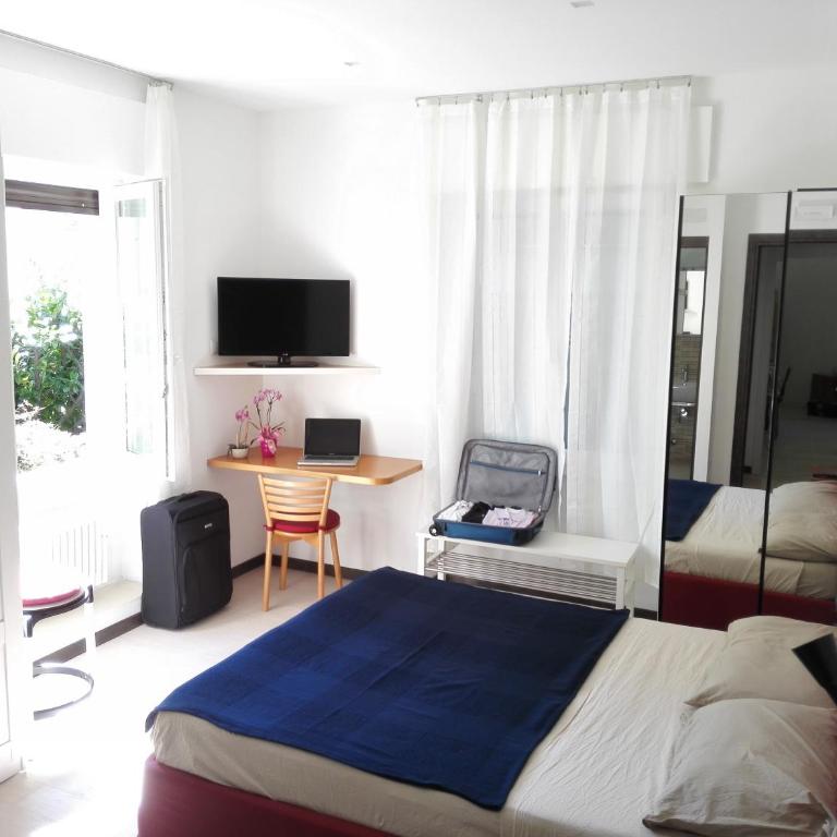 B&B Rosa Blu - Deluxe Double Room with Shower - 5