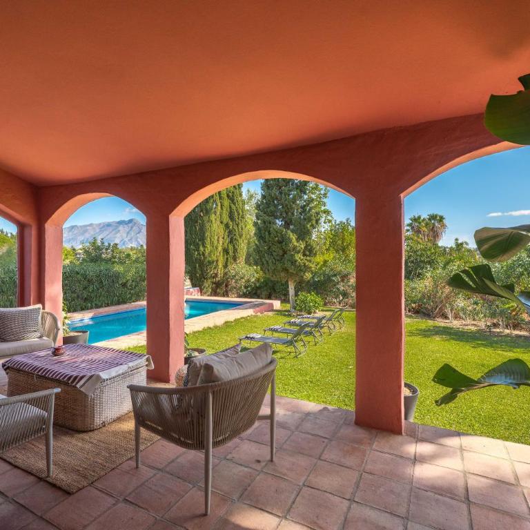 Villa in Marbella with Private Pool & Panoramic Mountain Views - Villa - 10