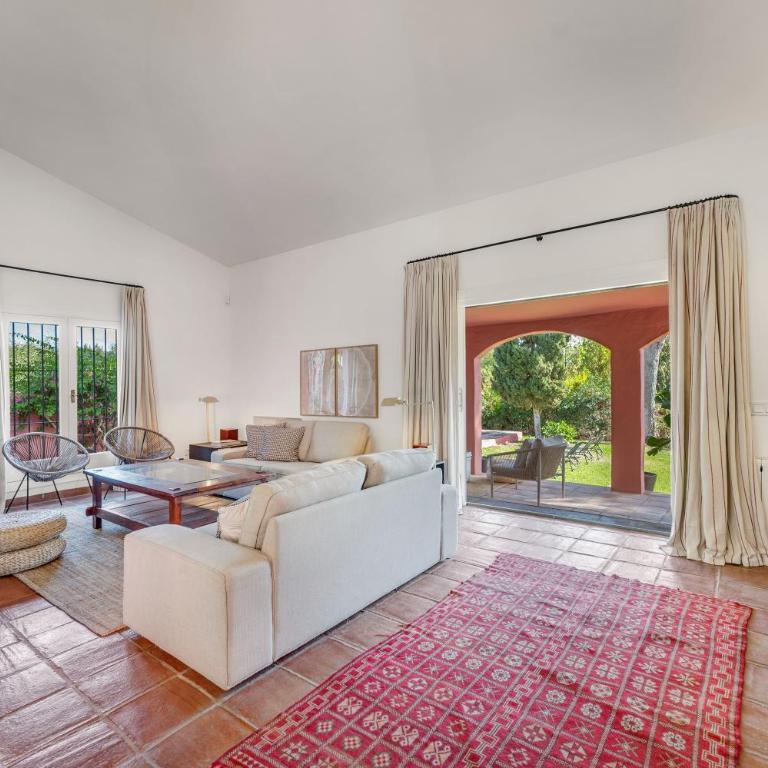 Villa in Marbella with Private Pool & Panoramic Mountain Views - Villa - 8