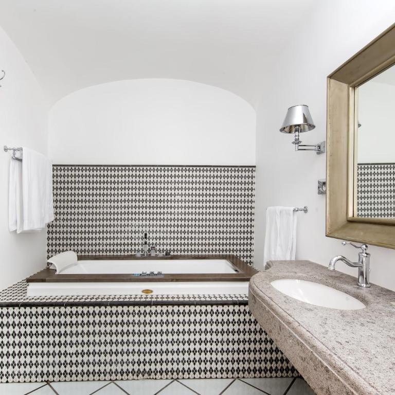 Hotel Villa Franca - Deluxe Junior Suite with Terrace and Lateral Sea View - 3