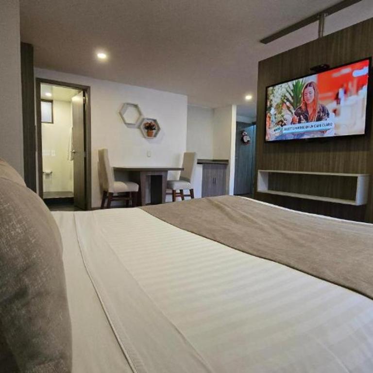 Hotel Confort 80 Zona Rosa - Habitación con cama grande - 35