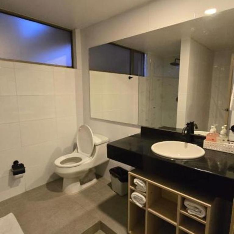 Hotel Confort 80 Zona Rosa - Habitación con cama grande - 24