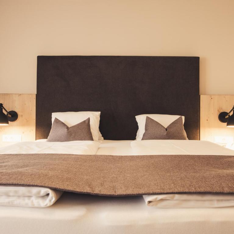 Hotel Johanna mitten im Ötztal - Deluxe Doppelzimmer mit Balkon - 11