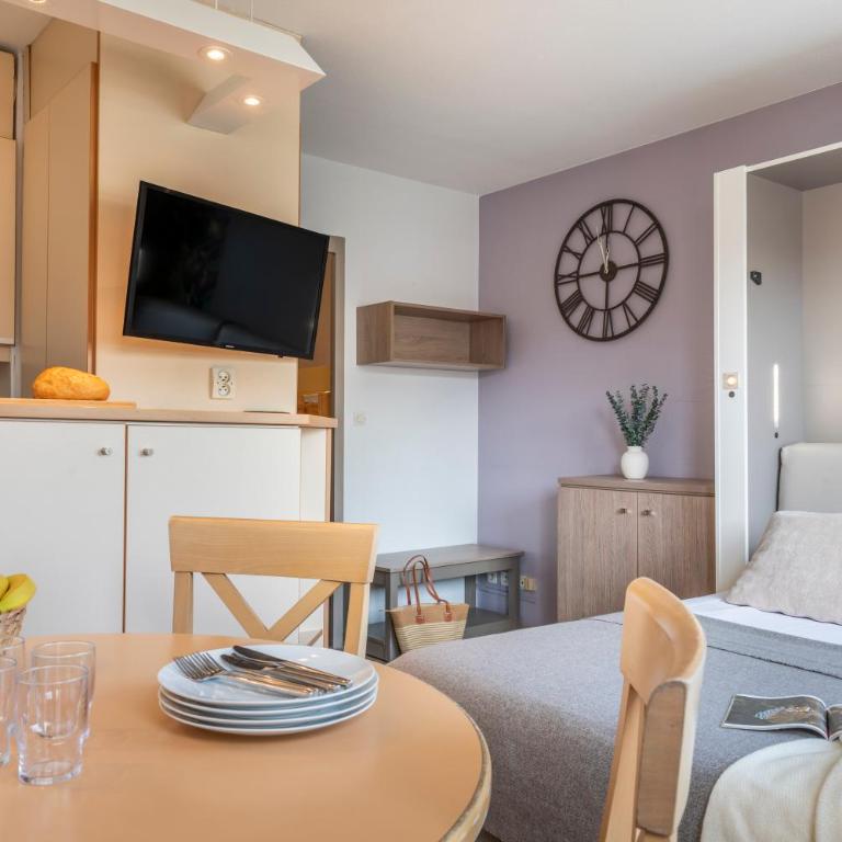 Résidence Pierre & Vacances La Promenade des Bains - Studio avec Alcôve (4 Adultes) - 3