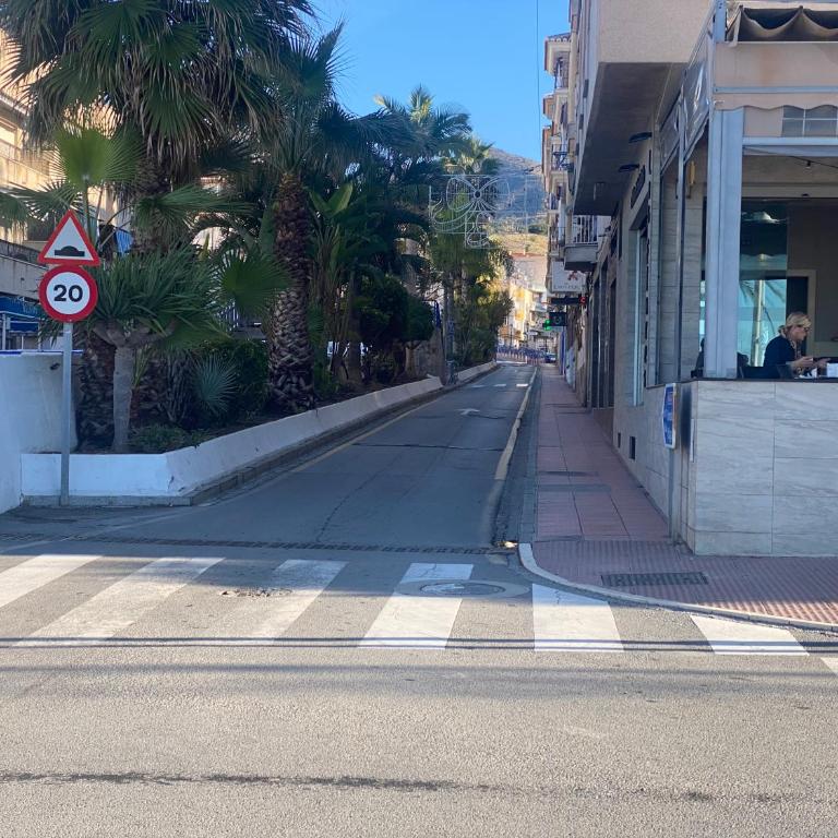 Apartamento LH Beach frente al mar - One-Bedroom Apartment with Balcony and Sea View - 64