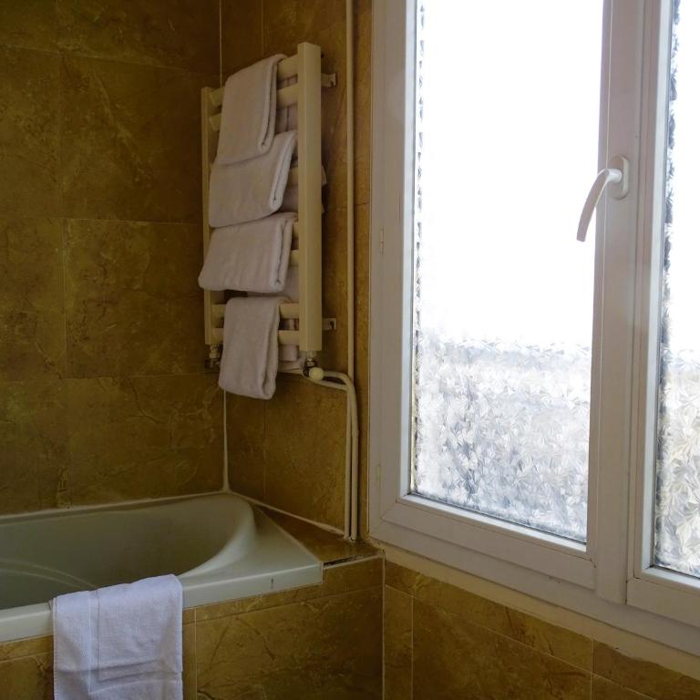 Hipotel Belgrand Edith Piaf - Chambre Lits Jumeaux - 17