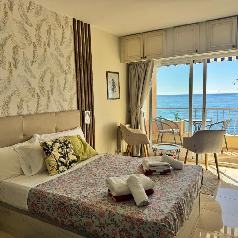 Neptuno Beachfront Apartments - Estudio Deluxe con cama grande - 2