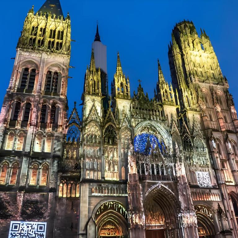 Maison de ville plein centre Rouen - TV 4K connecté - Patio - Wifi Fibre - 4 grande chambres - Proche parking gratuit - Lave Vaisselle - Lave linge - Appartamento - 15