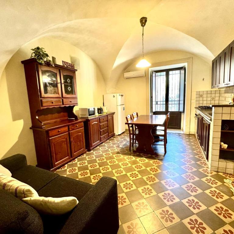 Dream Home - lovely space in the heart of Catania - Two-Bedroom Apartment - 23