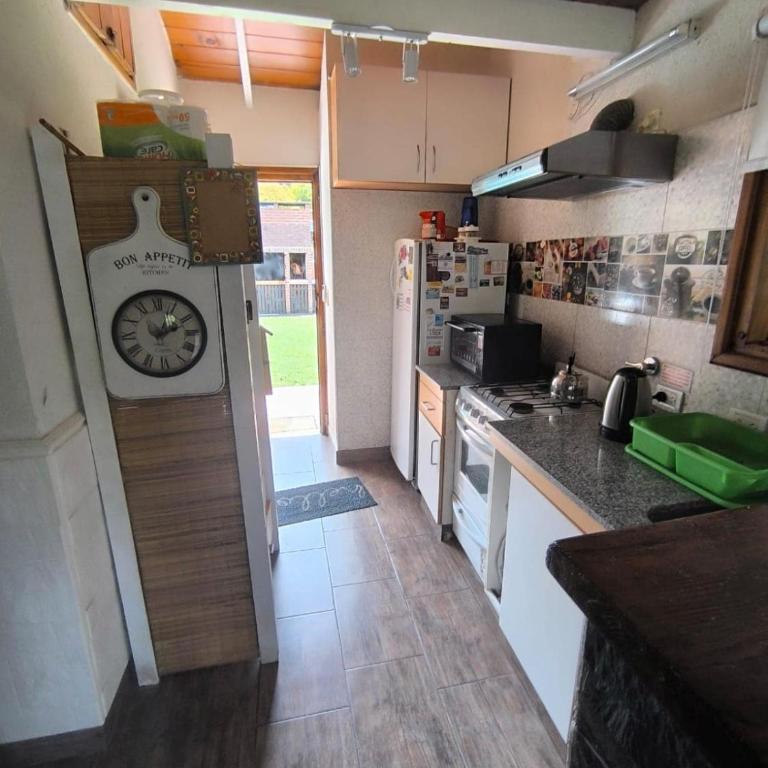 La casita de Gesell- CON PILETA -SUPER PROMO FINDE LARGO - Three-Bedroom House - 2