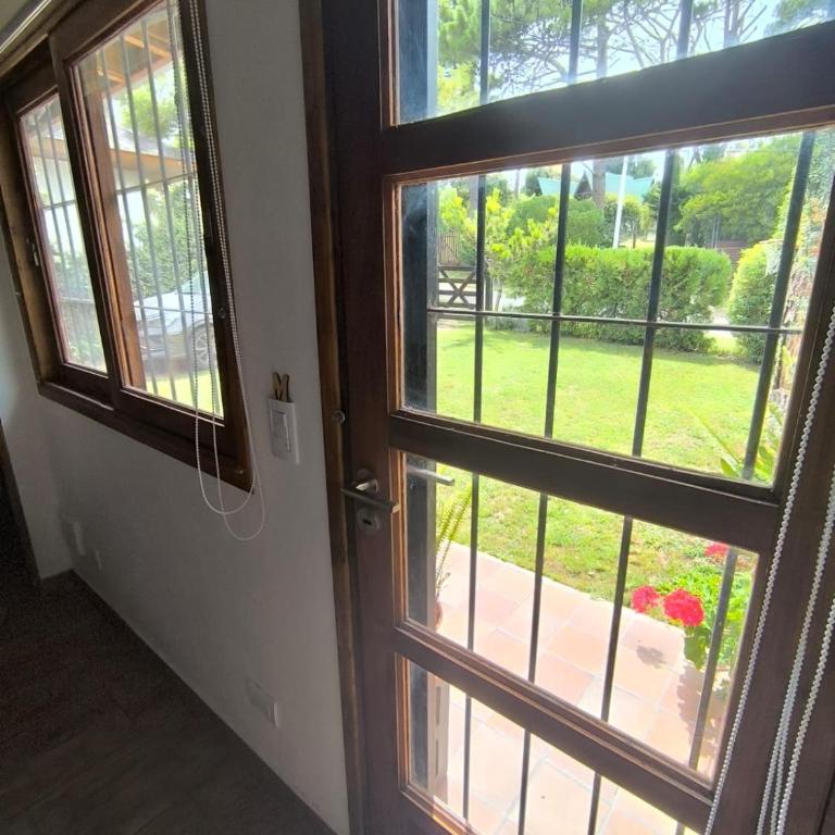 La casita de Gesell- CON PILETA -SUPER PROMO FINDE LARGO - Three-Bedroom House - 6