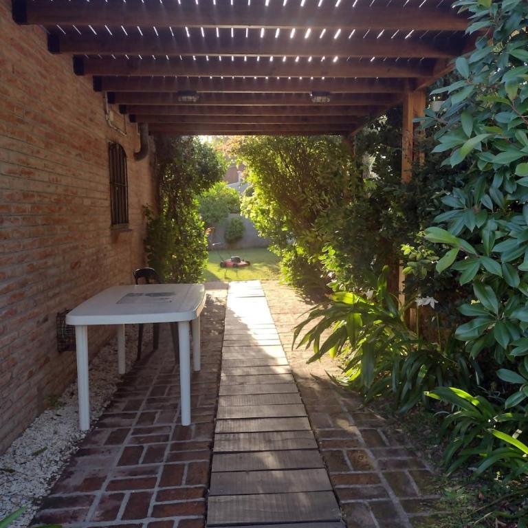 La casita de Gesell- CON PILETA -SUPER PROMO FINDE LARGO - Three-Bedroom House - 9