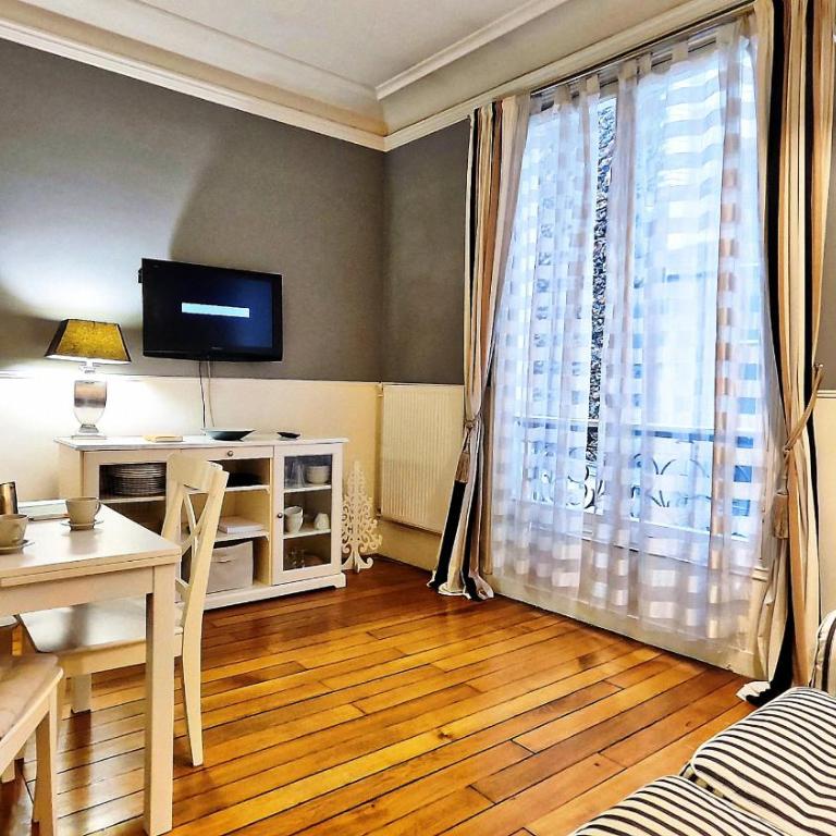 Central Paris Apartment Near Champs Elysees - One-Bedroom Apartment - 4