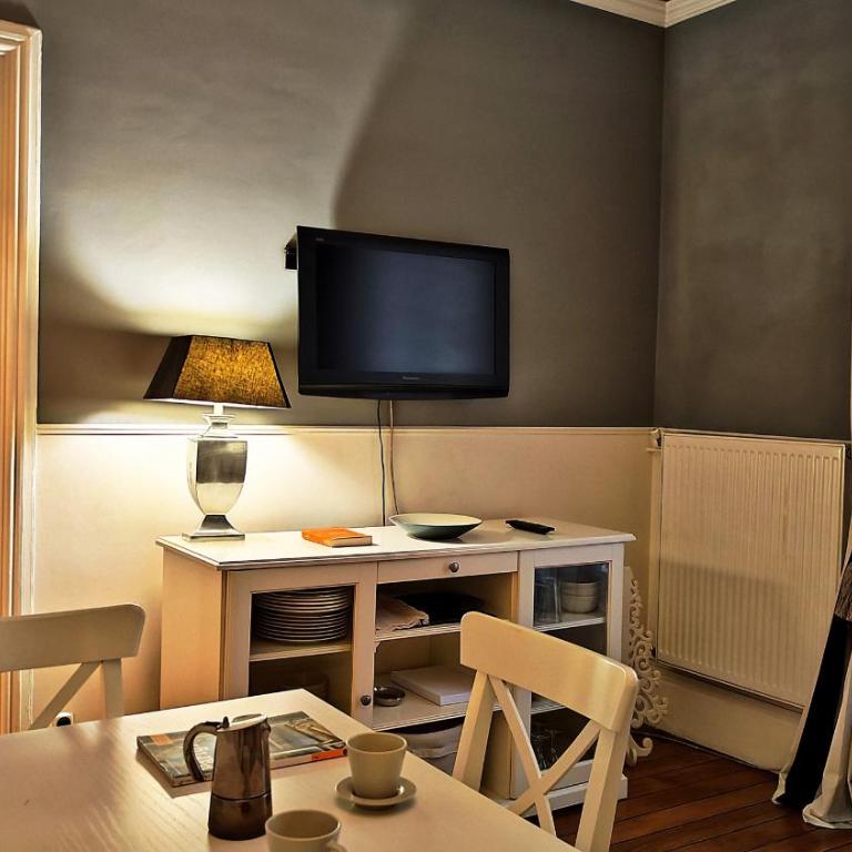 Central Paris Apartment Near Champs Elysees - One-Bedroom Apartment - 11