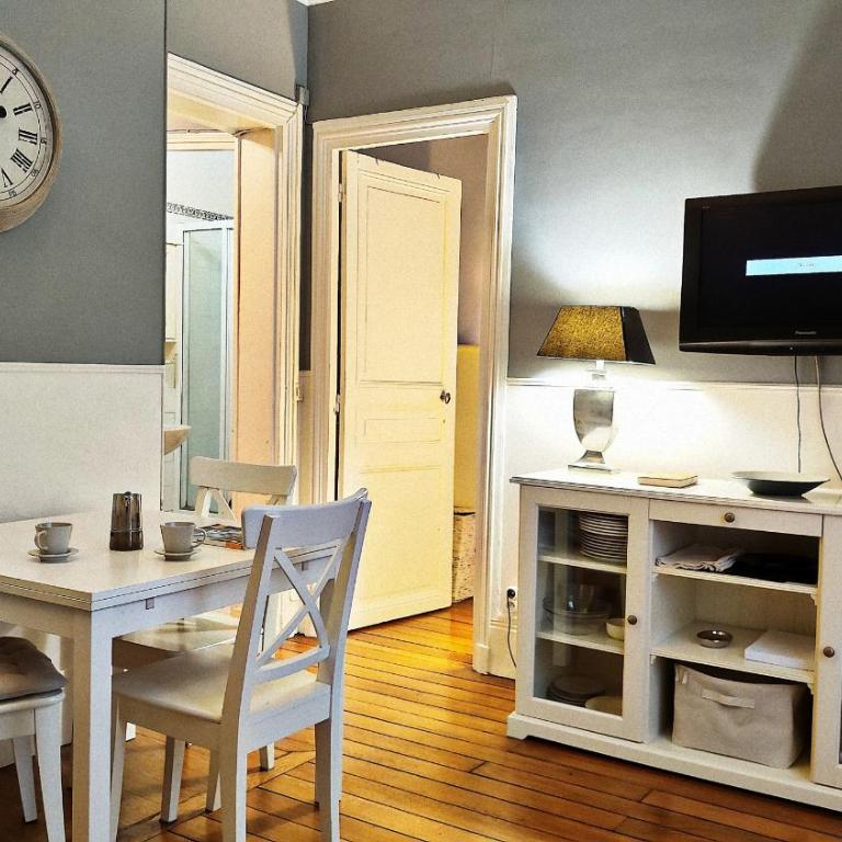 Central Paris Apartment Near Champs Elysees - One-Bedroom Apartment - 13