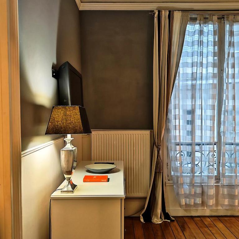 Central Paris Apartment Near Champs Elysees - One-Bedroom Apartment - 15