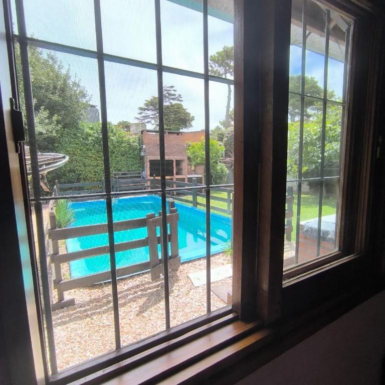 La casita de Gesell- CON PILETA -SUPER PROMO FINDE LARGO - Three-Bedroom House - 32