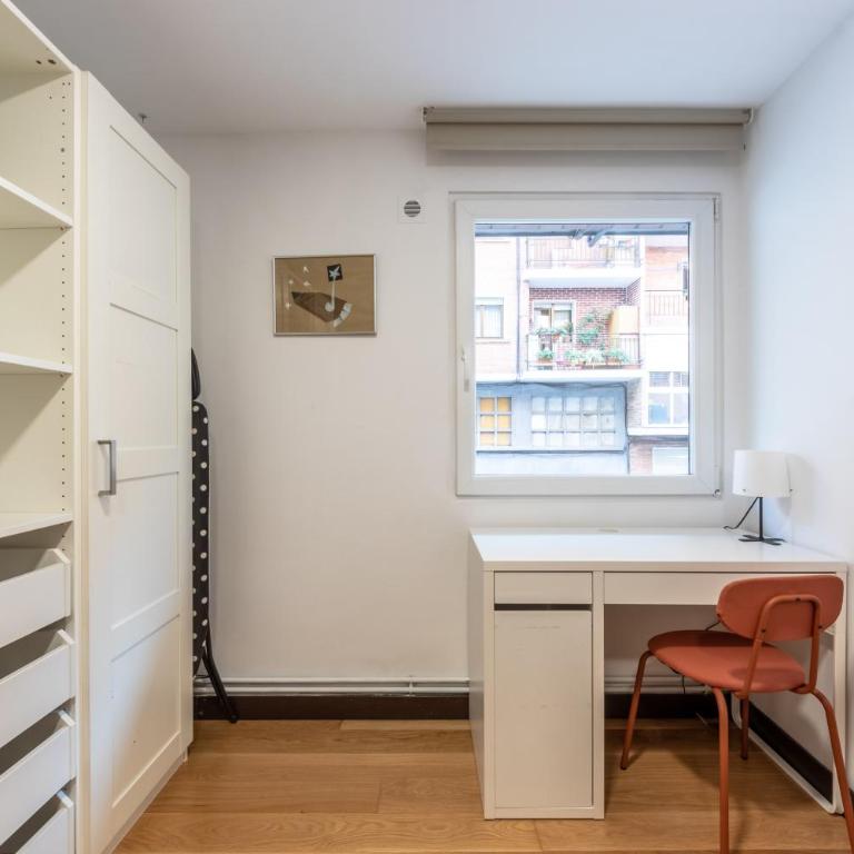 Tranquilo con Wifi y cercano al metro - Apartamento de 2 dormitorios - 12