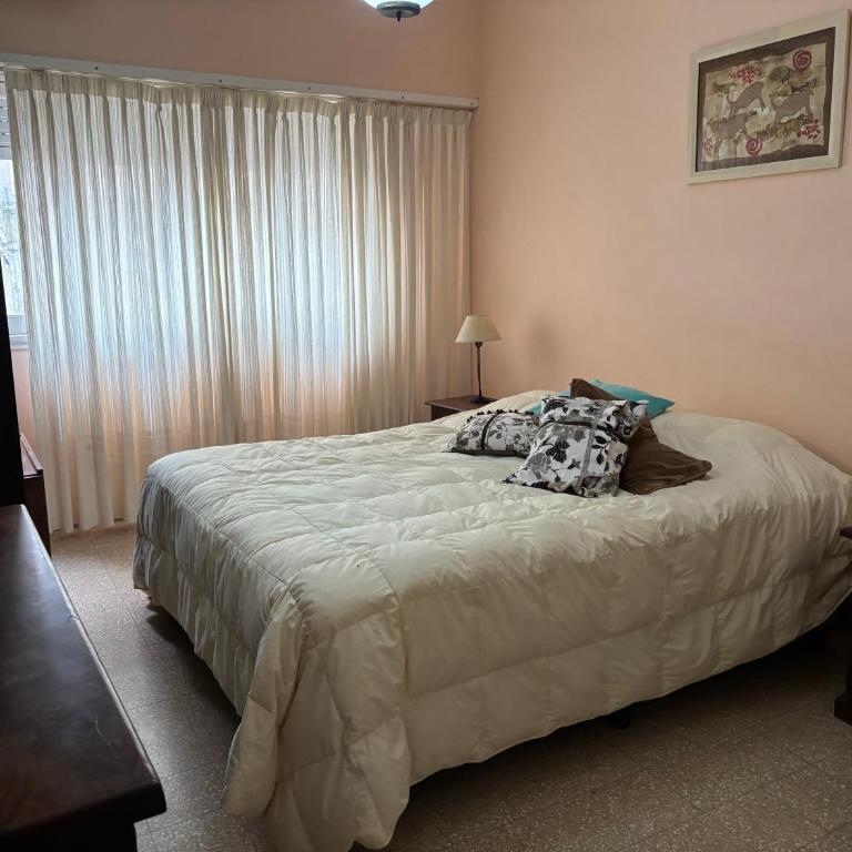 Amplio departamento 4 ambientes miramar - Apartamento de 3 dormitorios - 2