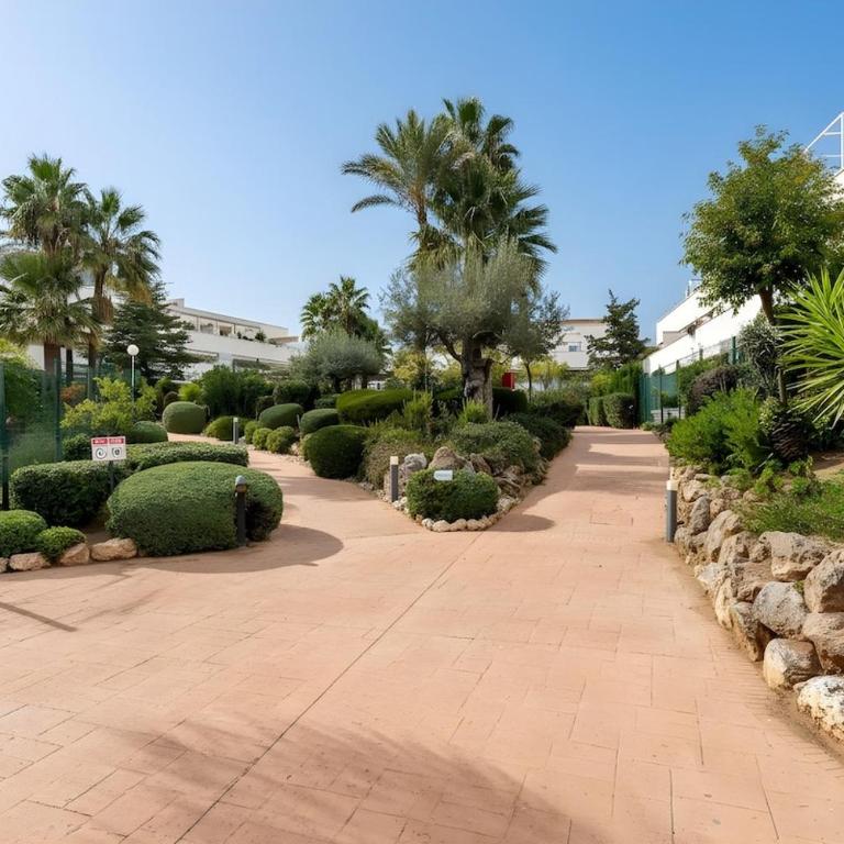 Exclusive Ground Floor with Large Garden in Puerto Banús - Apartamento de 3 dormitorios - 4