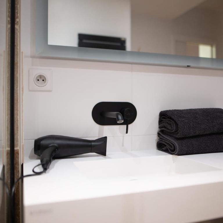 Elégant Apartment pour 2 - Centre ville Toulouse - Parking Privé - 5 min Métro & Gare Matabiau - One-Bedroom Apartment - 15