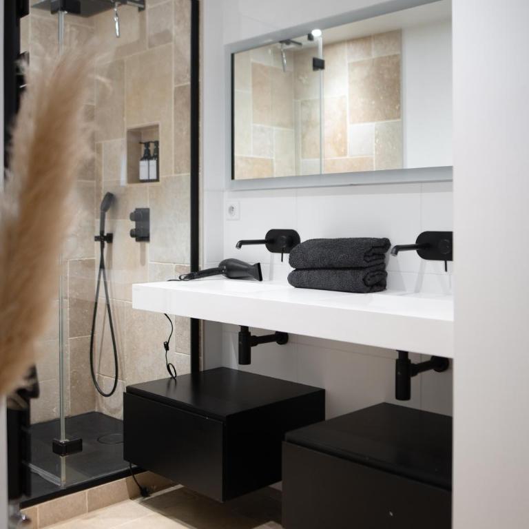 Elégant Apartment pour 2 - Centre ville Toulouse - Parking Privé - 5 min Métro & Gare Matabiau - One-Bedroom Apartment - 4