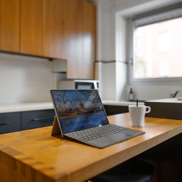 Elégant Apartment pour 2 - Centre ville Toulouse - Parking Privé - 5 min Métro & Gare Matabiau - One-Bedroom Apartment - 17