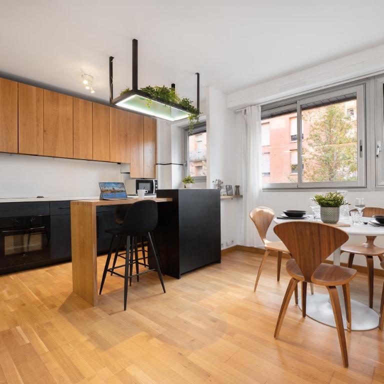 Elégant Apartment pour 2 - Centre ville Toulouse - Parking Privé - 5 min Métro & Gare Matabiau - One-Bedroom Apartment - 20