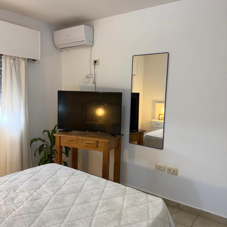 Dpto con balcón, parrilla, living amplio y luminoso - One-Bedroom Apartment - 3