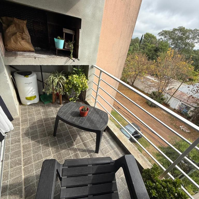 Dpto con balcón, parrilla, living amplio y luminoso - One-Bedroom Apartment - 12