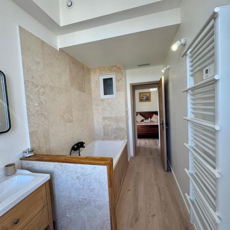 La Bastide des Trembles- Hôtel particulier avec piscine proche IPC et Vélodrome - Chambre Double Deluxe avec Baignoire - 6