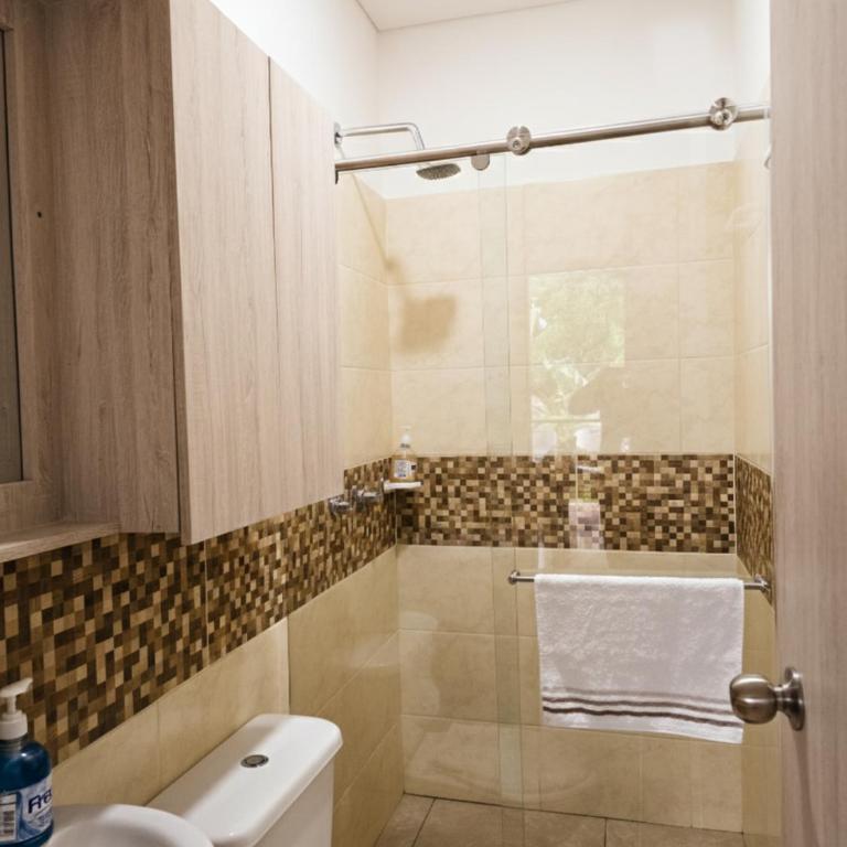 Apartamento Privado Vacacional a 5m del Aeropuerto, 20 minutos del Parque del Cafe y Centro de Armenia con 4 Piscinas, 3 Jacuzzi, Sauna By Molca Xperiences 2H - Apartamento - 8