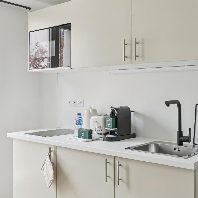 Lavie Maison : Spacious Studio near Montmartre - Appartement 1 Chambre - 10