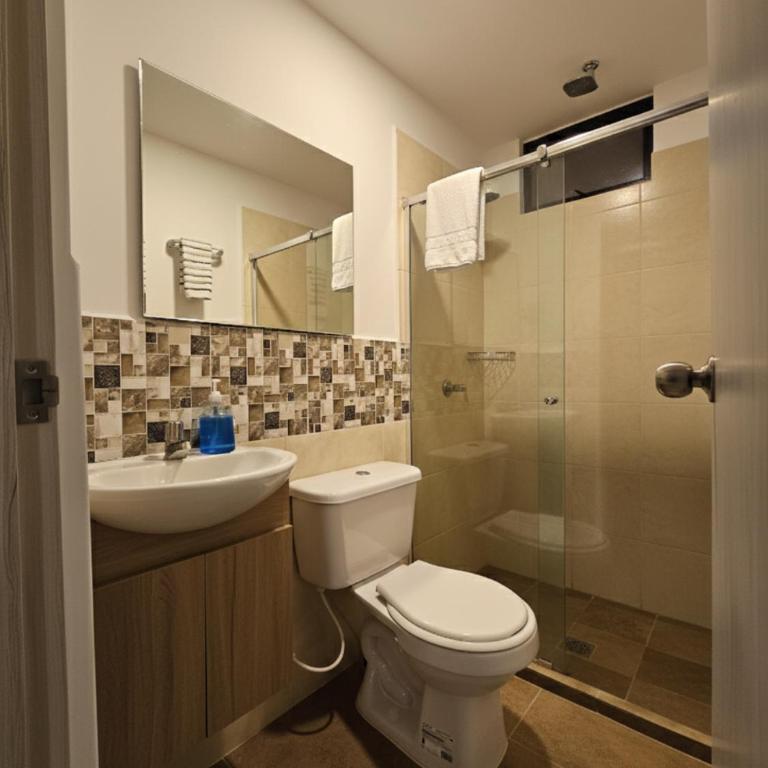 Apartamento Privado Vacacional a 5m del Aeropuerto, 20 minutos del Parque del Cafe y Centro de Armenia con 4 Piscinas, 3 Jacuzzi, Sauna By Molca Xperiences 2H - Apartamento - 15