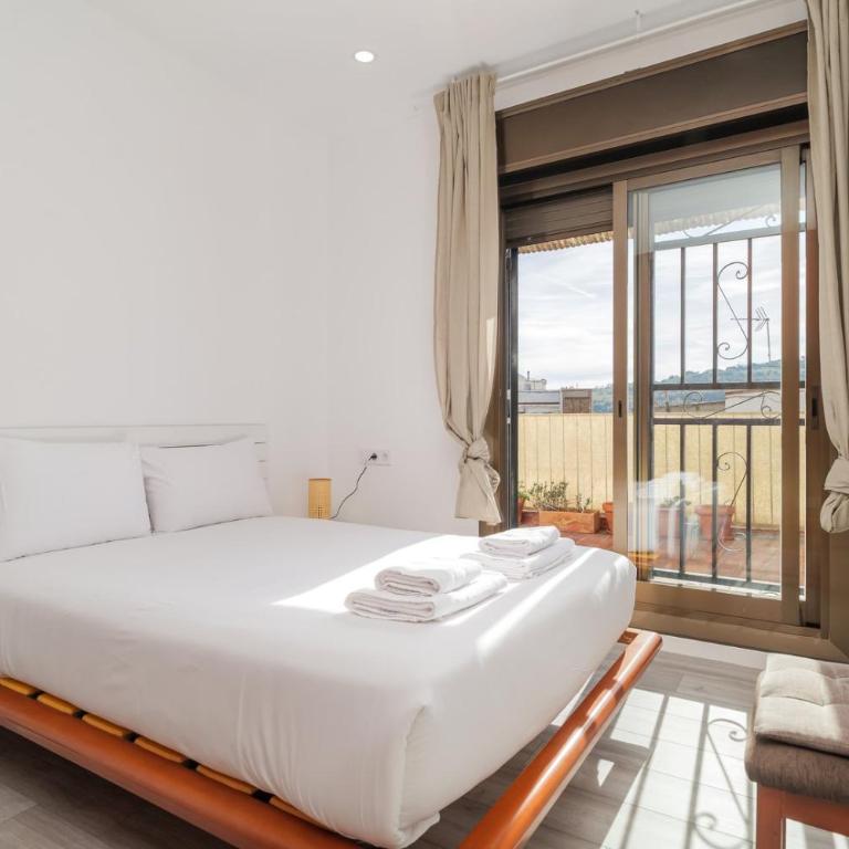 Guest Ready‑Bright & Stylish Flat with 3 Terraces - Three-Bedroom Apartment - 7