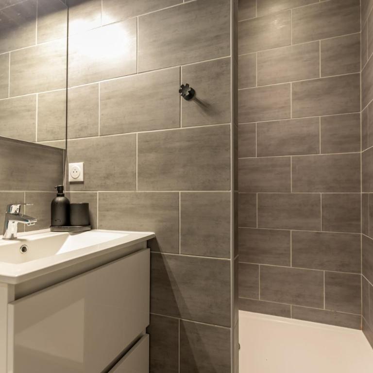 Confort Modernité Centre Ville Parking Gratuit - Apartment mit 1 Schlafzimmer - 13