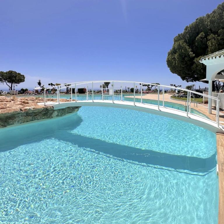 Two Bedroom with Large Terrace and Views in Capistrano, Nerja - Apartamento de 2 dormitorios - 4