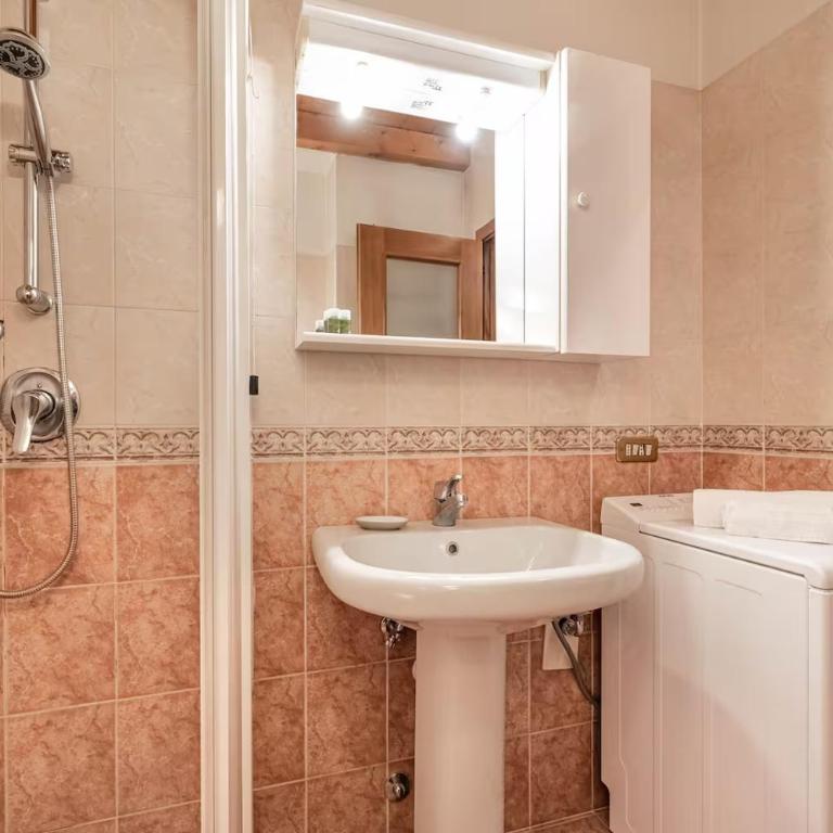 Verona Center - 5' to Arena & Piazza Delle Erbe - Wifi - One-Bedroom Apartment with City View - 10