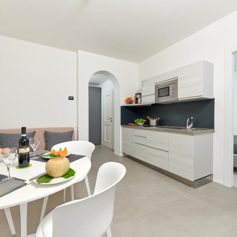 Appartamenti Alin - Appartamento con 1 Camera da Letto e Vista Lago - 5