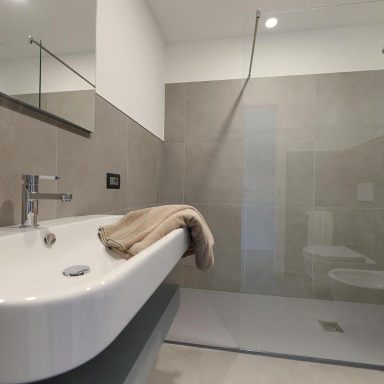 Appartamenti Alin - Appartamento con 1 Camera da Letto e Vista Lago - 2