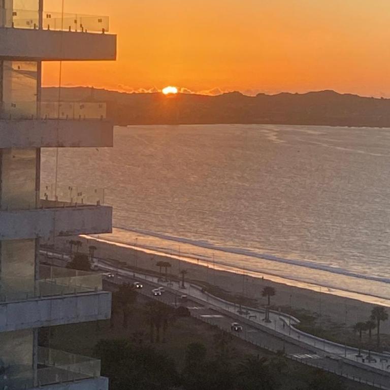 Hermoso y amplio Departamento frente al mar - Suite con vistas al mar - 1 cama grande - 23