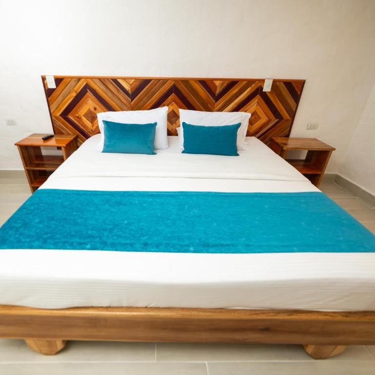 Hotel Santa Laura - Habitación Doble Deluxe con bañera - 2